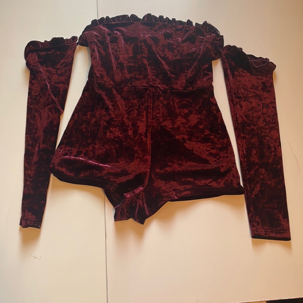 NWT Forever 21 crushed velvet romper size M attached sleeves.
